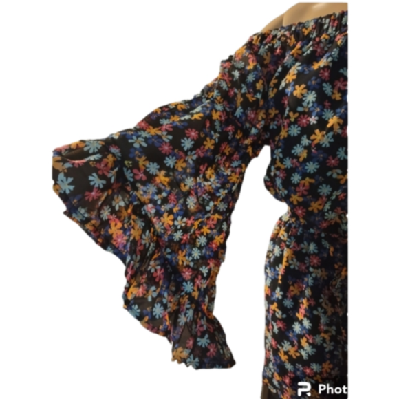 Gorgeous Off the Shoulder Lined Flowery Romper Size Med - Picture 3 of 10